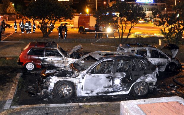 ФОТО: Експлодирао аутомобил на Новом Београду